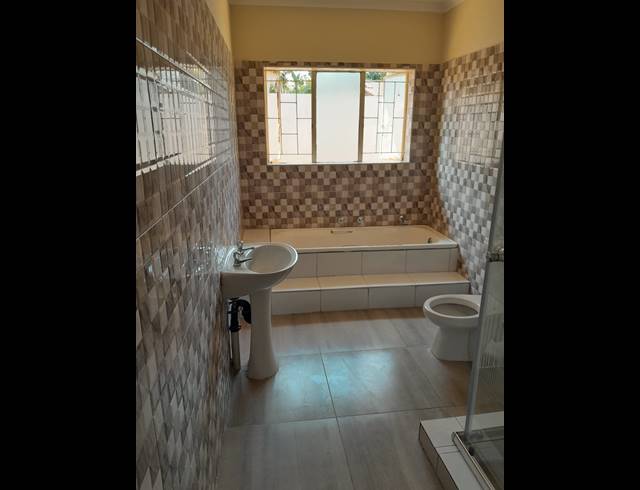 5 BEDROOM FREEHOLD FOR SALE IN THE ORCHARDS